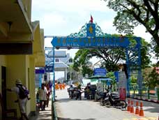 myanmar-border-crossing