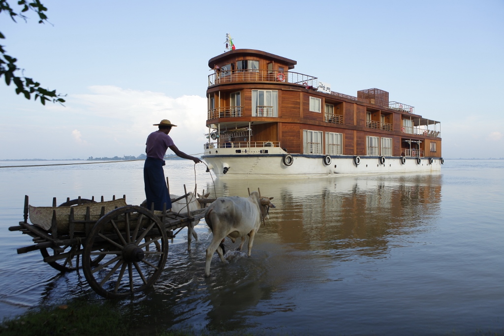 Cruise in River